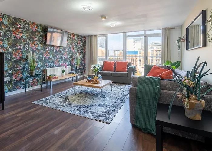 Movie House Executive Suite - Secure Free Parking
