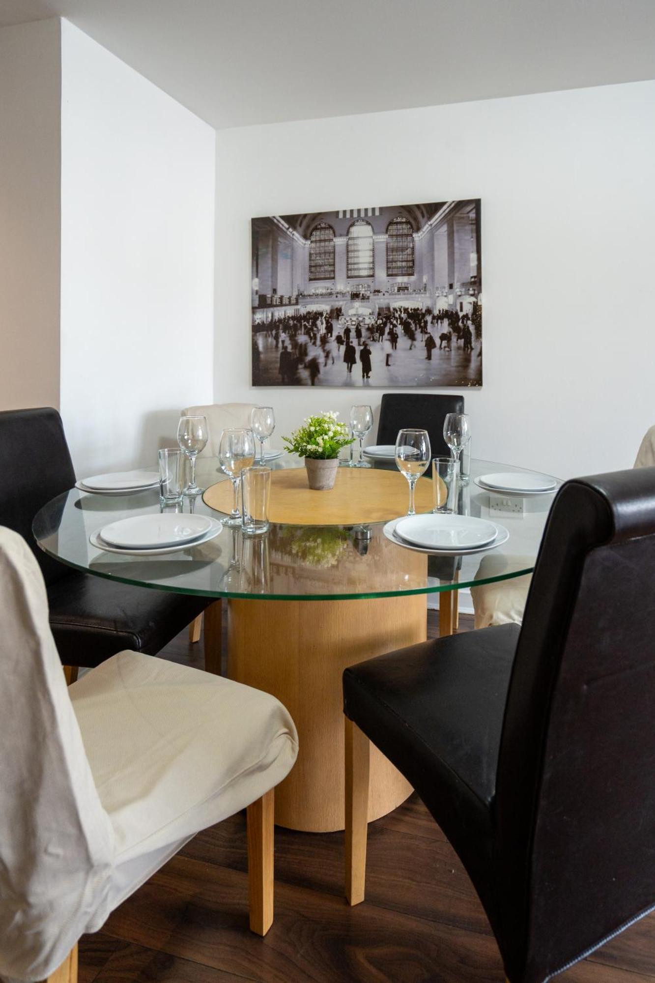 Apartment Movie House Executive - Secure Free Parking