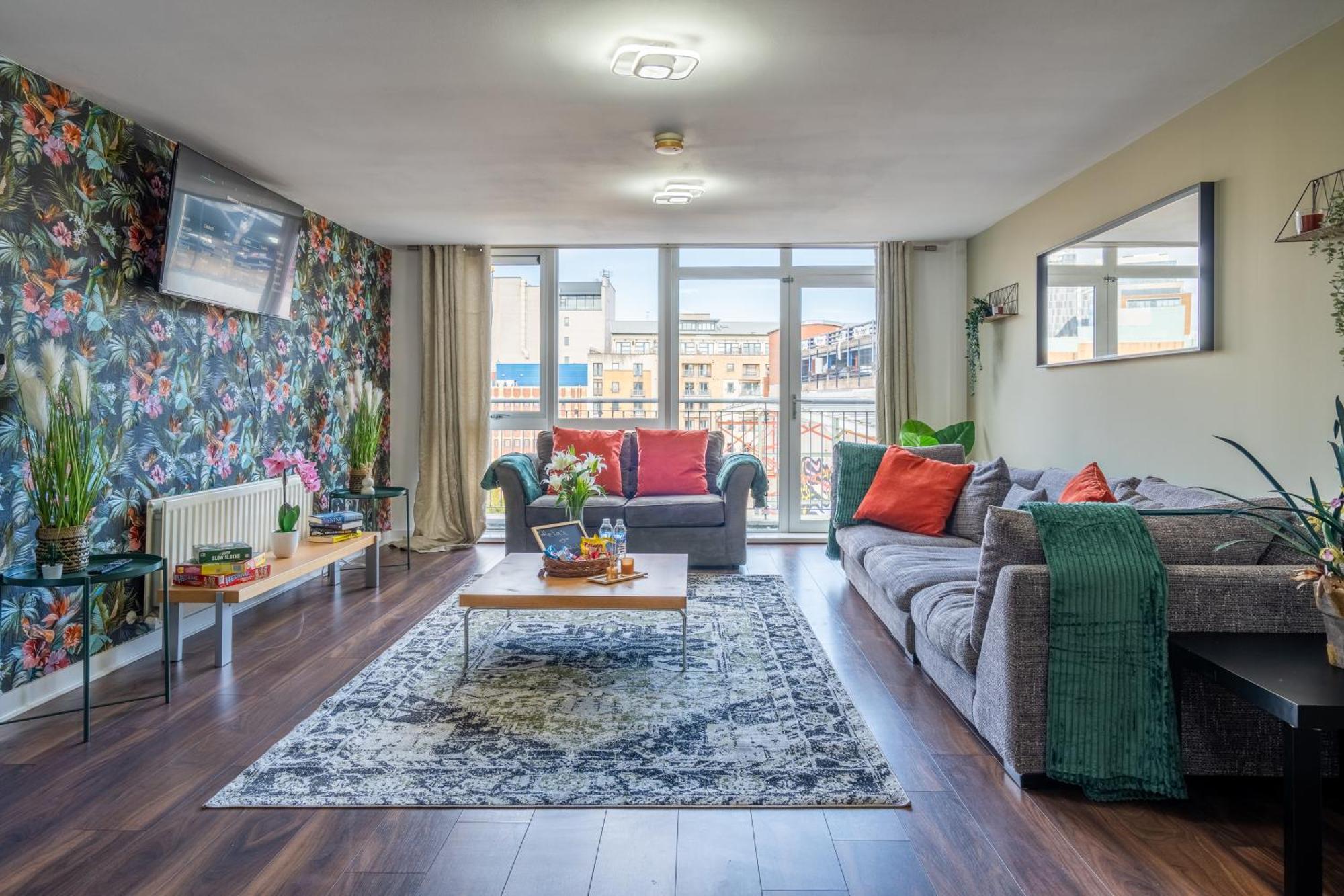 Apartment Movie House Executive - Secure Free Parking *