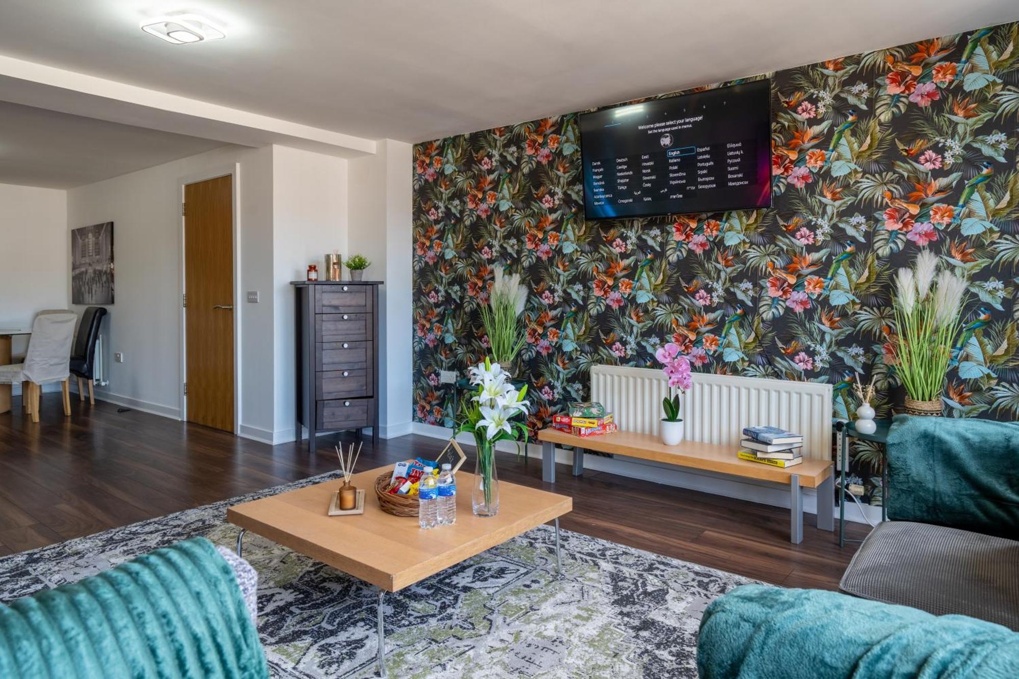 Movie House Executive - Secure Free Parking Apartment Belfast