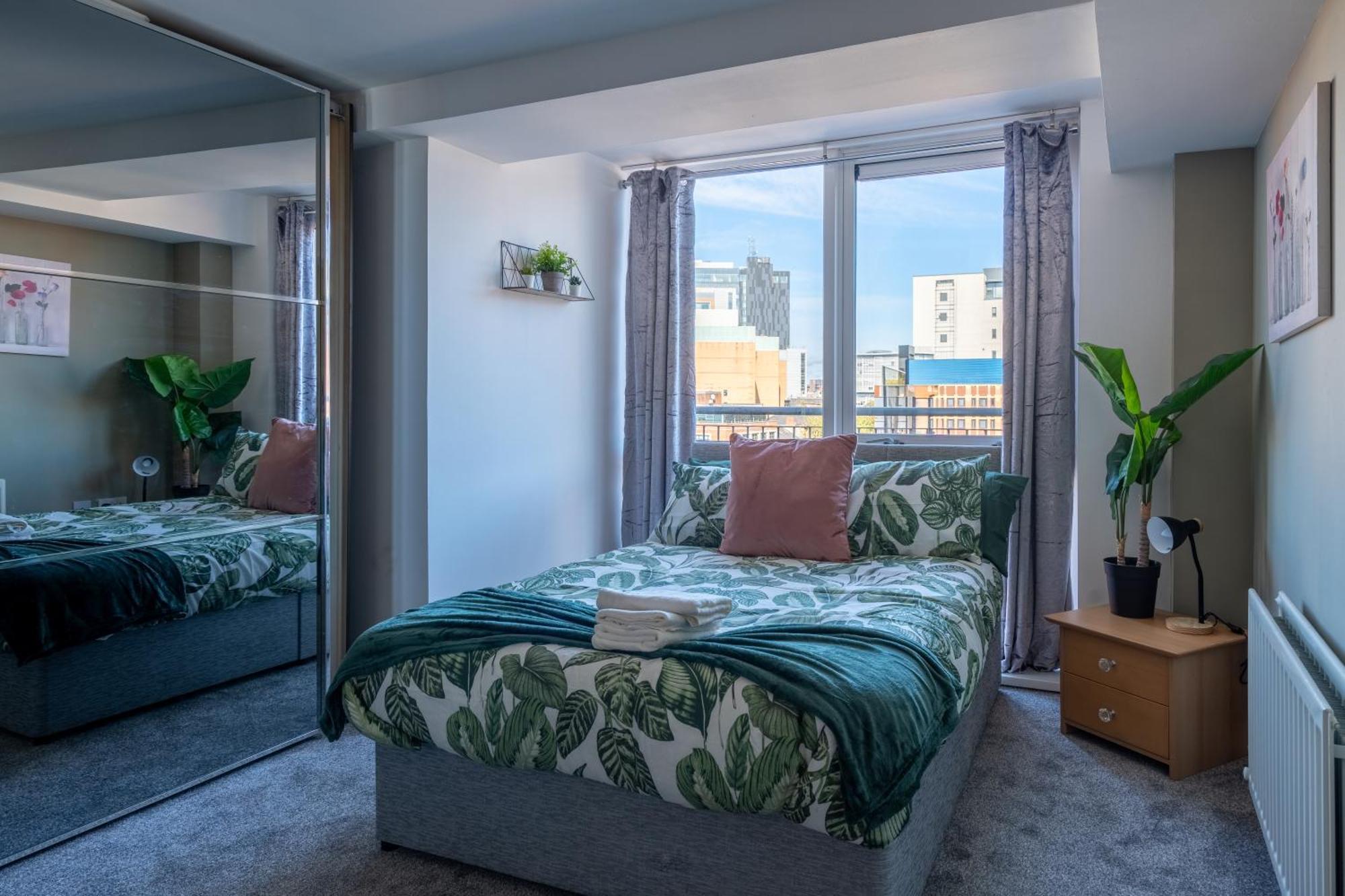 Movie House Executive - Secure Free Parking * Belfast