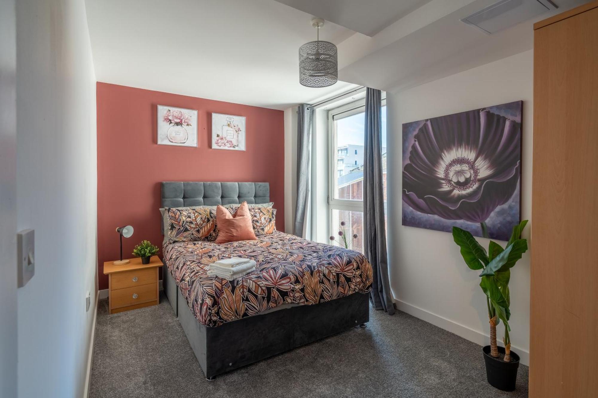 Movie House Executive - Secure Free Parking * Belfast