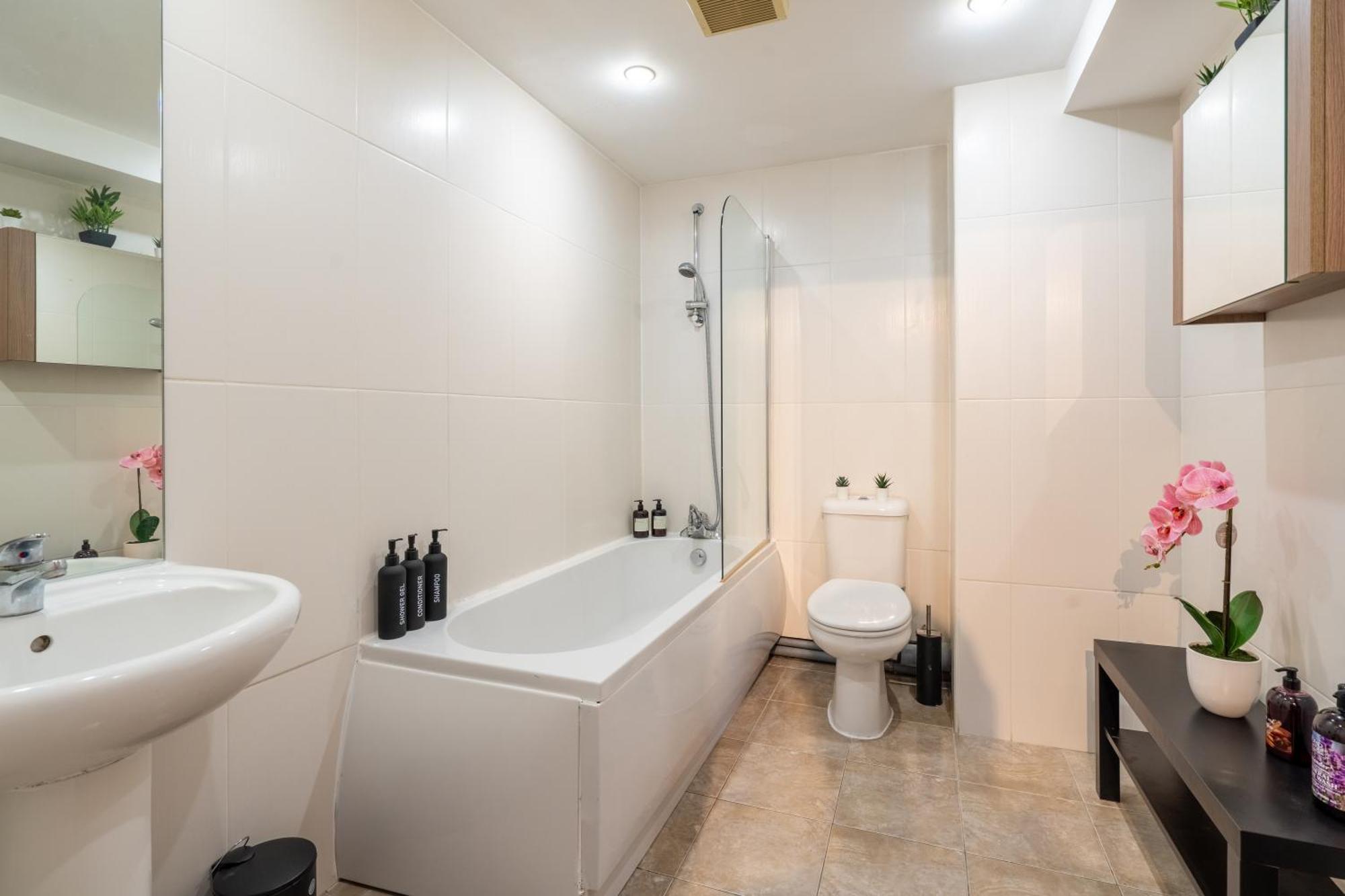 Movie House Executive - Secure Free Parking * Belfast