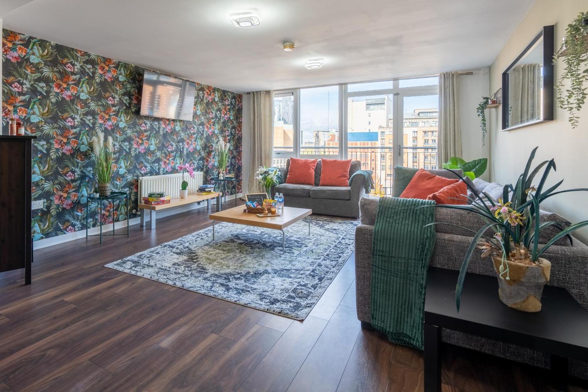 Movie House Executive - Secure Free Parking Apartment *