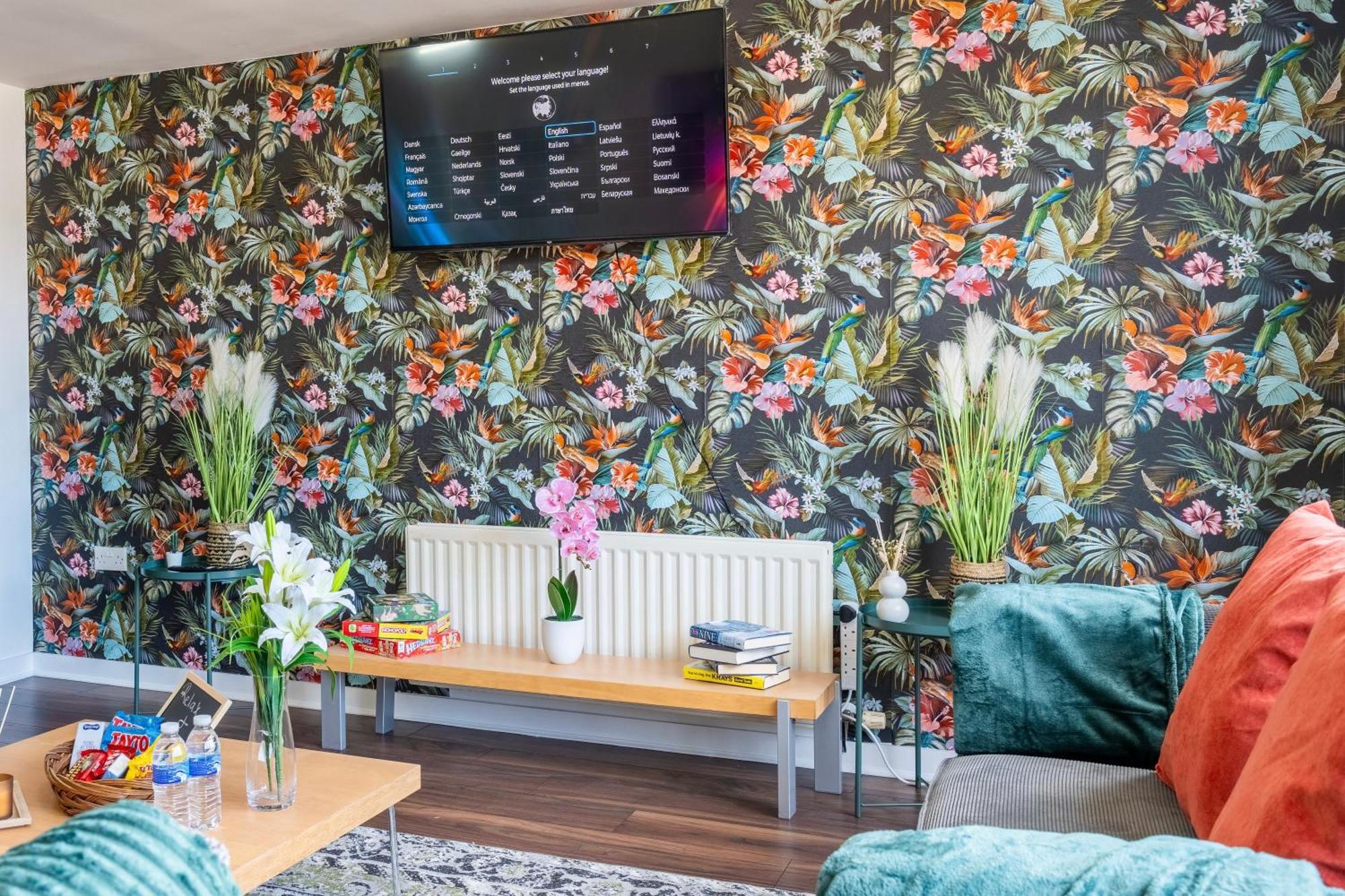 Apartment Movie House Executive - Secure Free Parking *