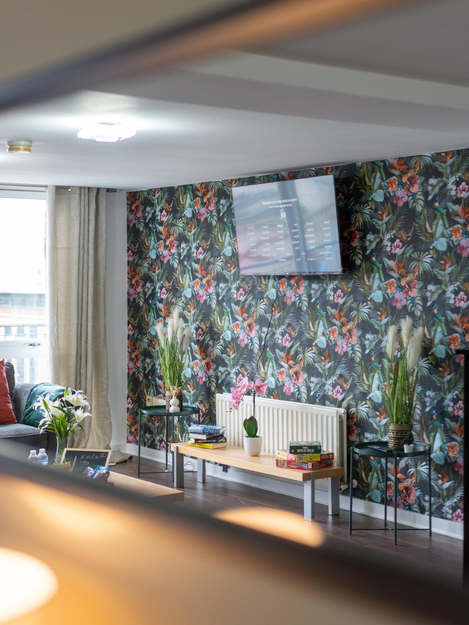 Apartment Movie House Executive - Secure Free Parking *